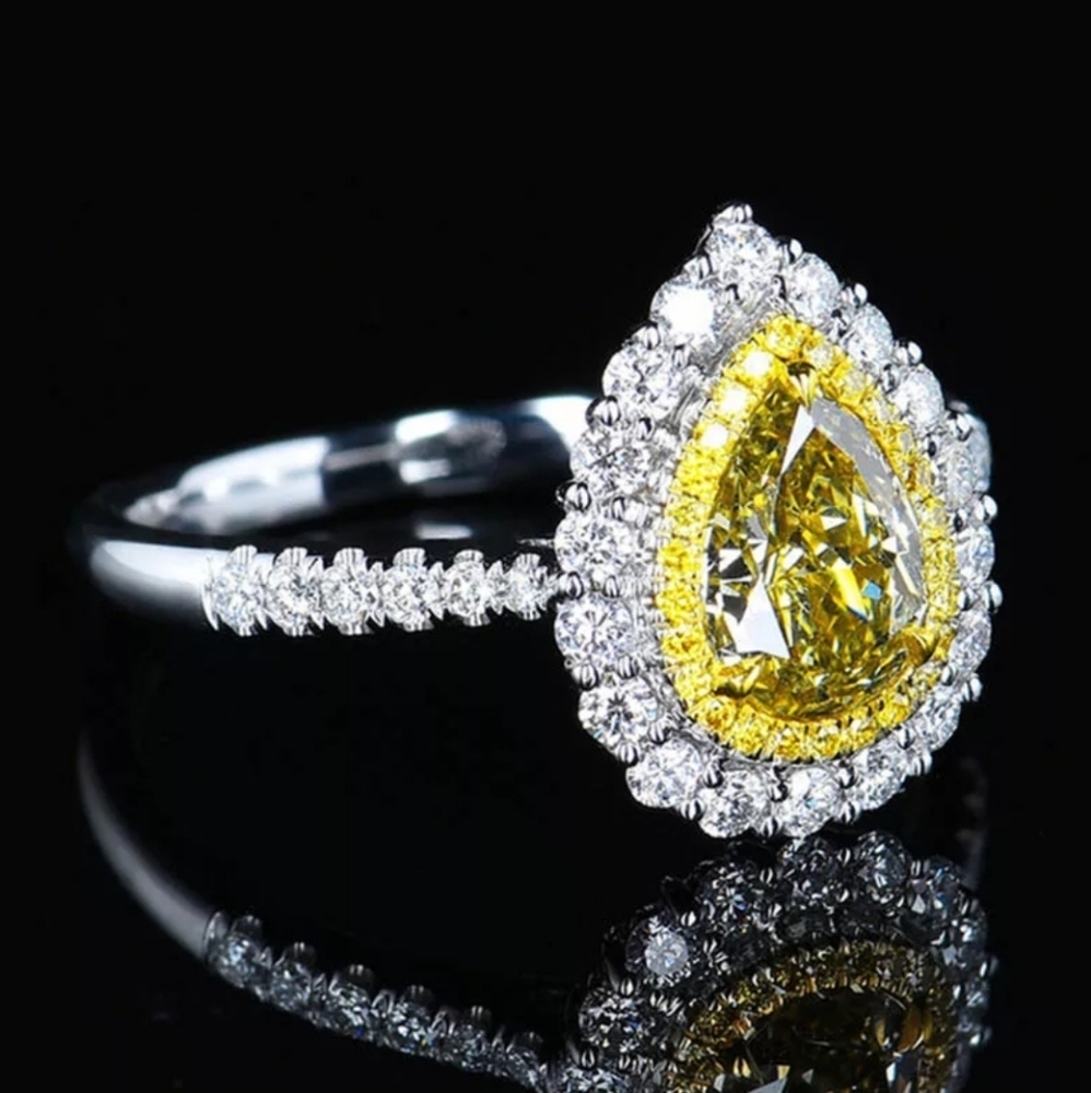 HOST PICK 😍 Gorgeous Yellow Gemstone Ring - Picture 4 of 6